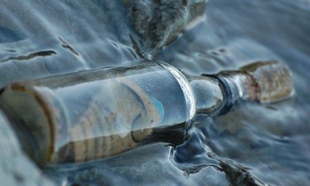 hallan en una remota isla de japon una botella con un mensaje escrito en espanol hace mas de 10 anos hallan en una remota isla de japon una botella con un mensaje escrito en espanol hace mas de 10 anos