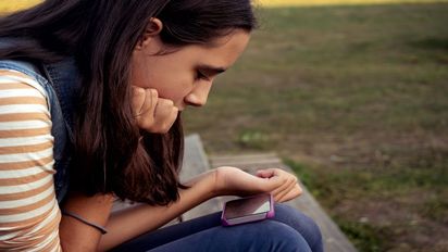 El uso terapéutico de la Inteligencia Artificial en adolescentes: expertos de salud mental advierten sobre los riesgos