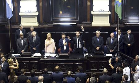 La Plata: El gobernador bonaerense, Axel Kicillof, dijo que recibió una provincia en situación de abandono y que no es chicana ni revancha pero se ve obligado a decir que se trata de un gobierno (el de María Eugenia Vidal) que en el último tiempo ni siquiera venía frecuentemente a la capital provincial. La Plata: El gobernador bonaerense, Axel Kicillof, dijo que recibió una provincia en situación de abandono y que no es chicana ni revancha pero se ve obligado a decir que se trata de un gobierno (el de María Eugenia Vidal) que en el último tiempo ni siquiera venía frecuentemente a la capital provincial.