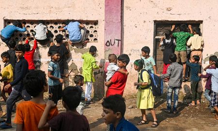 Las escuelas de Nueva Delhi, una ciudad de más de 20 millones de personas, estarán cerradas por contaminación ambiental Las escuelas de Nueva Delhi, una ciudad de más de 20 millones de personas, estarán cerradas por contaminación ambiental
