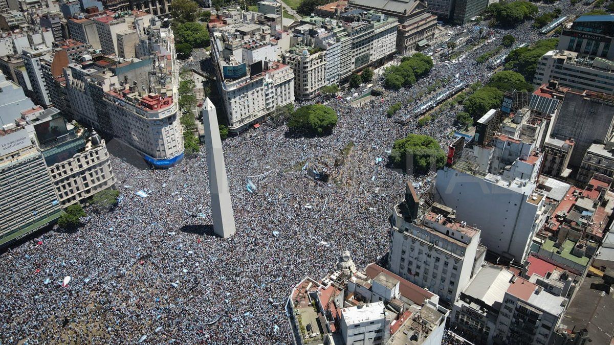 El Obelisco fue desde temprano el epicentro de la concentración de hinchas argentinos