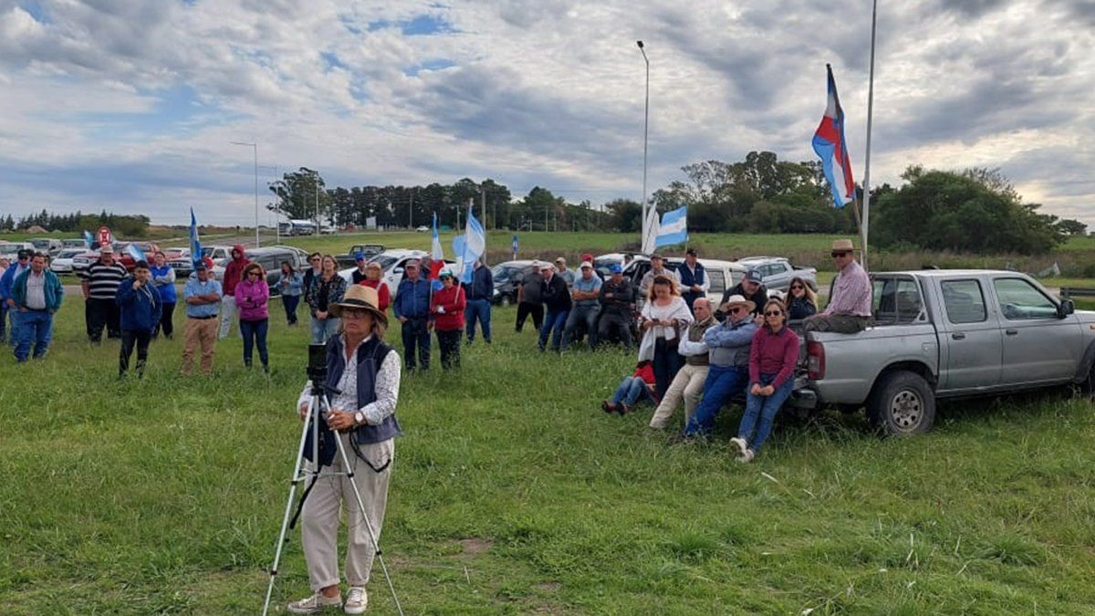Una importante movilización de productores y dirigentes del sector agropecuario entrerriano se desarrolló en la tarde del lunes