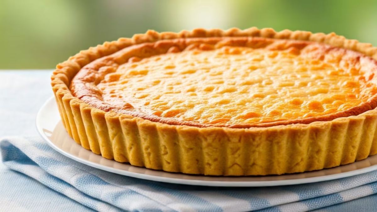 Cómo hacer una tarta de cebolla con una base firme y sabrosa de polenta.