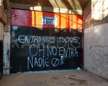 Este domingo se recrudeció la interna de la barra del Club Atlético Colón luego de que personas no identificadas hayan pintado una frase amenazante en uno de los accesos al estadio sabalero. Este domingo se recrudeció la interna de la barra del Club Atlético Colón luego de que personas no identificadas hayan pintado una frase amenazante en uno de los accesos al estadio sabalero.