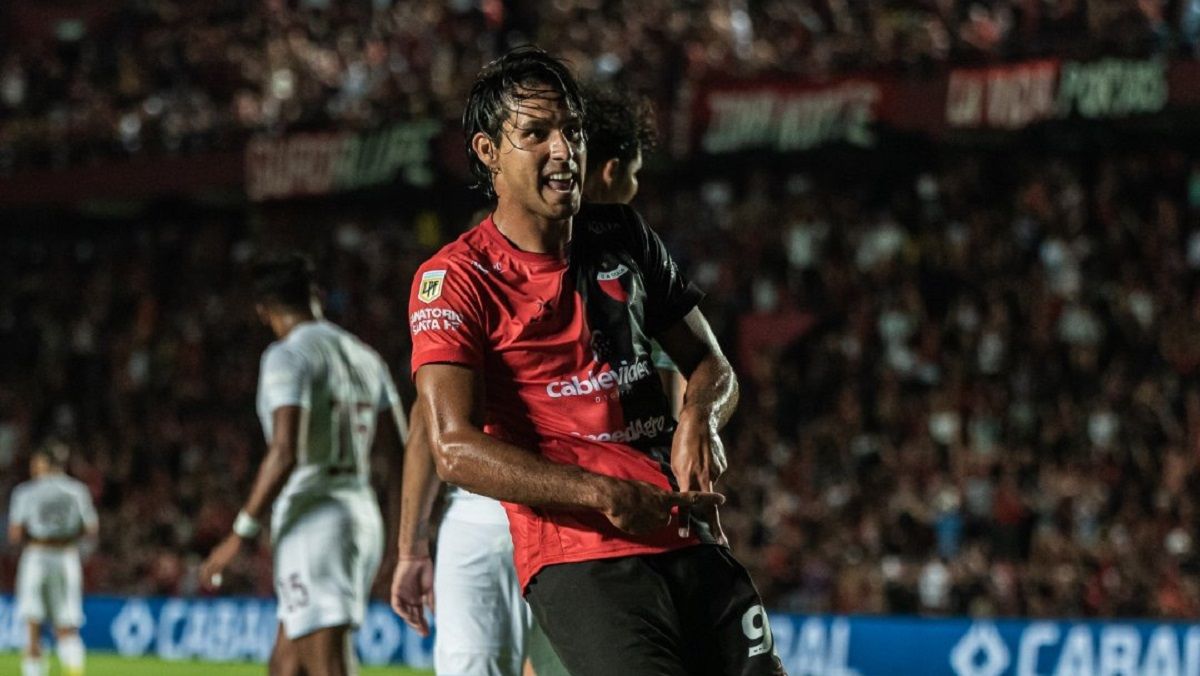 Colón cayó por 2-1 con Lanús en la primera fecha y la mala imagen que dejó el equipo obliga a Marcelo Saralegui a buscar variantes para pasar página.