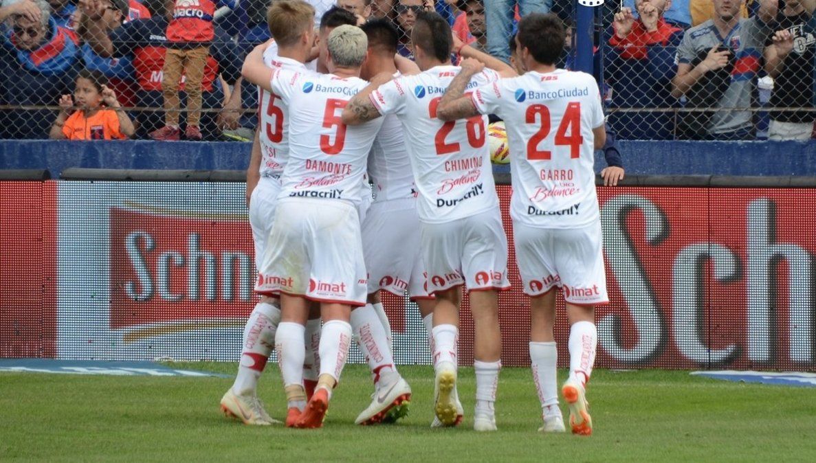 Huracán venció a Tigre como visitante y se mete en la pelea