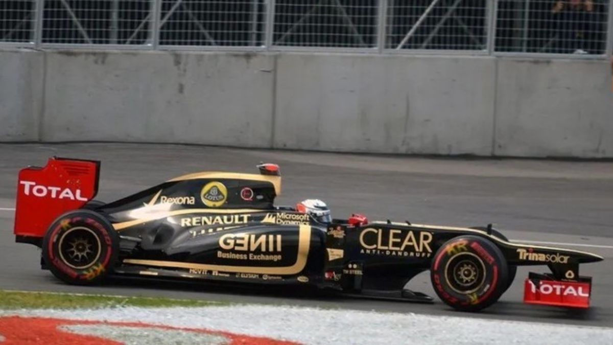 El Lotus E20 presenta una configuración técnica de la era de los motores V8, destacándose por su peso reducido y una carga aerodinámica diseñada para circuitos de alta velocidad. El Lotus E20 presenta una configuración técnica de la era de los motores V8, destacándose por su peso reducido y una carga aerodinámica diseñada para circuitos de alta velocidad.