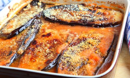 Berenjenas al horno con queso rallado, by Maru Botana. Berenjenas al horno con queso rallado, by Maru Botana.