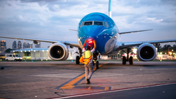 el gobierno anuncio que inicio negociaciones para la venta de aerolineas argentinas