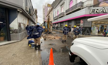 visibility edit deletephotoAguas Santafesinas profundizó sobre las reparaciones en la red de cañerías en Santa Fe. visibility edit deletephotoAguas Santafesinas profundizó sobre las reparaciones en la red de cañerías en Santa Fe.