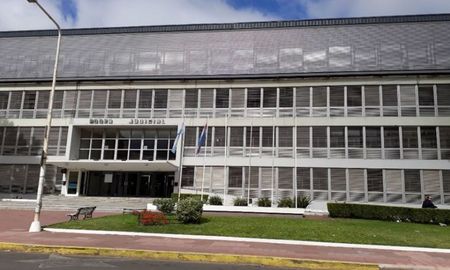 La justicia de Entre Ríos intenta determinar si se realizó un festejo de cumpleaños en un juzgado de los Tribunales de Paraná. La justicia de Entre Ríos intenta determinar si se realizó un festejo de cumpleaños en un juzgado de los Tribunales de Paraná.