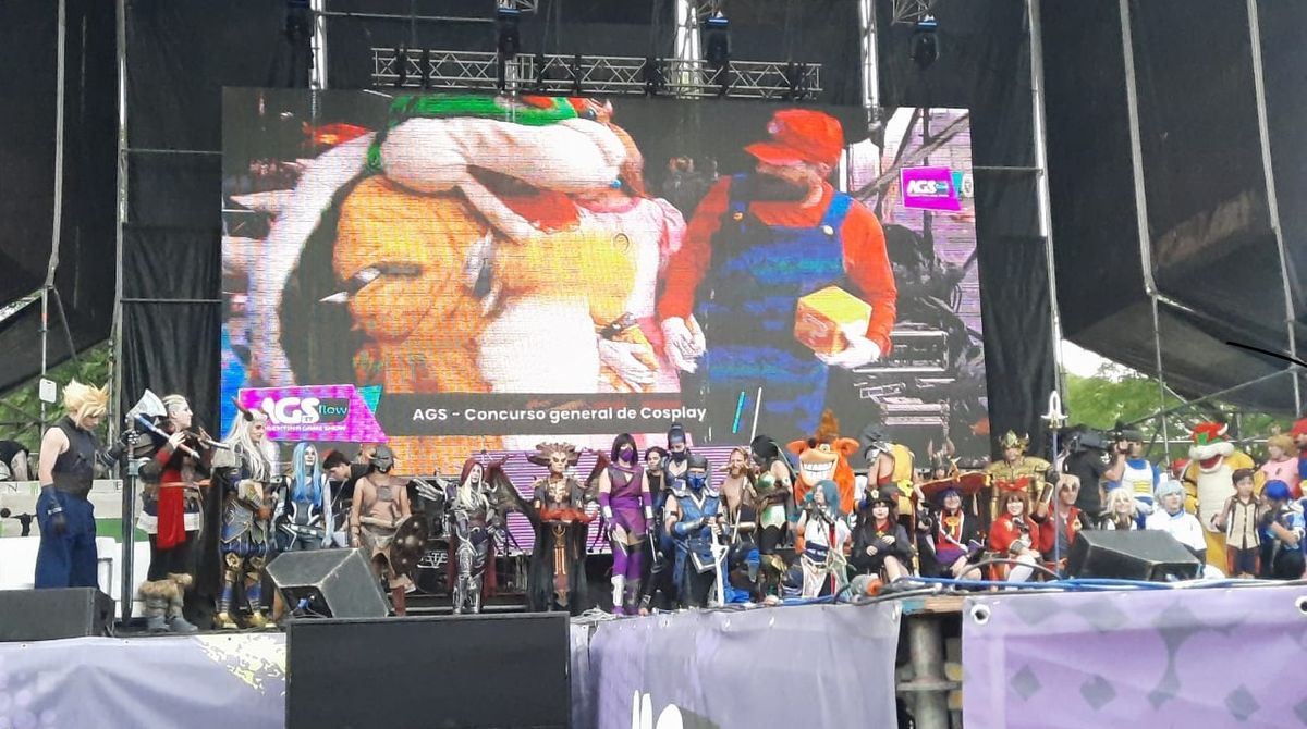 Varios cosplayers participaron del concurso de la AGS Flow 2021.
