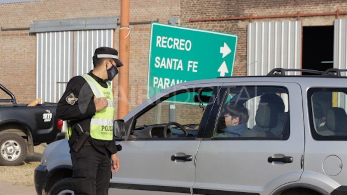 Controles en el acceso a la localidad de Monte Vera