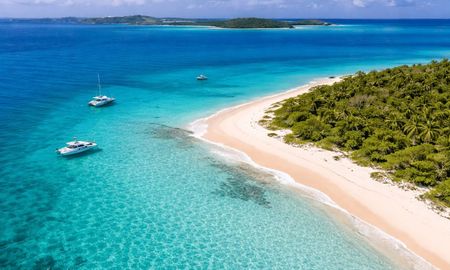 La pertenencia de Cayo Icacos a la Reserva Natural La Cordillera prohíbe cualquier tipo de edificación permanente, asegurando que la biodiversidad local se mantenga libre de contaminación urbana.