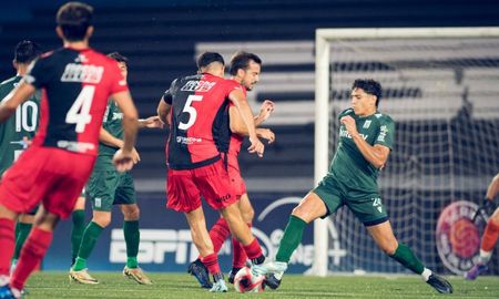 Alan Forneris salió desde el arranque en el partido ante Racing de Uruguay. Alan Forneris salió desde el arranque en el partido ante Racing de Uruguay.