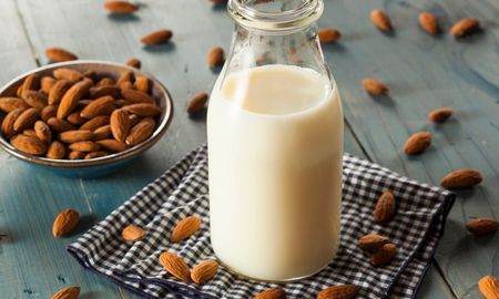 Contiene mucho calcio y un amplio contenido vitamínico Contiene mucho calcio y un amplio contenido vitamínico