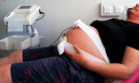 hombre transgenero da a luz gracias a esperma donado por una mujer trans hombre transgenero da a luz gracias a esperma donado por una mujer trans
