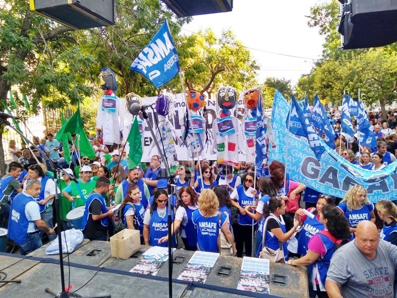Los docentes definen si realizarán medidas de fuerza la semana que viene.
