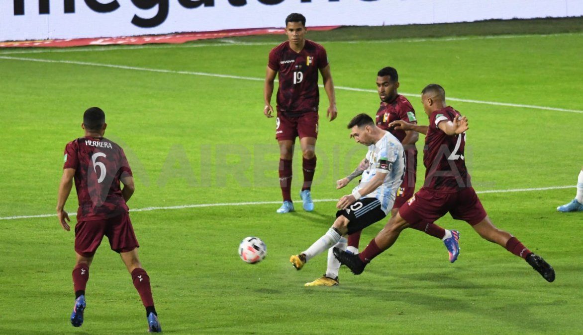 Lionel Messi volvió a jugar con la Selección Argentina y lideró el ataque argentino con cada una de sus intervenciones.