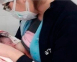 La foto de una enfermera que le dio de amamantar a un reci&eacute;n nacido se viraliz&oacute; en Santiago del Estero