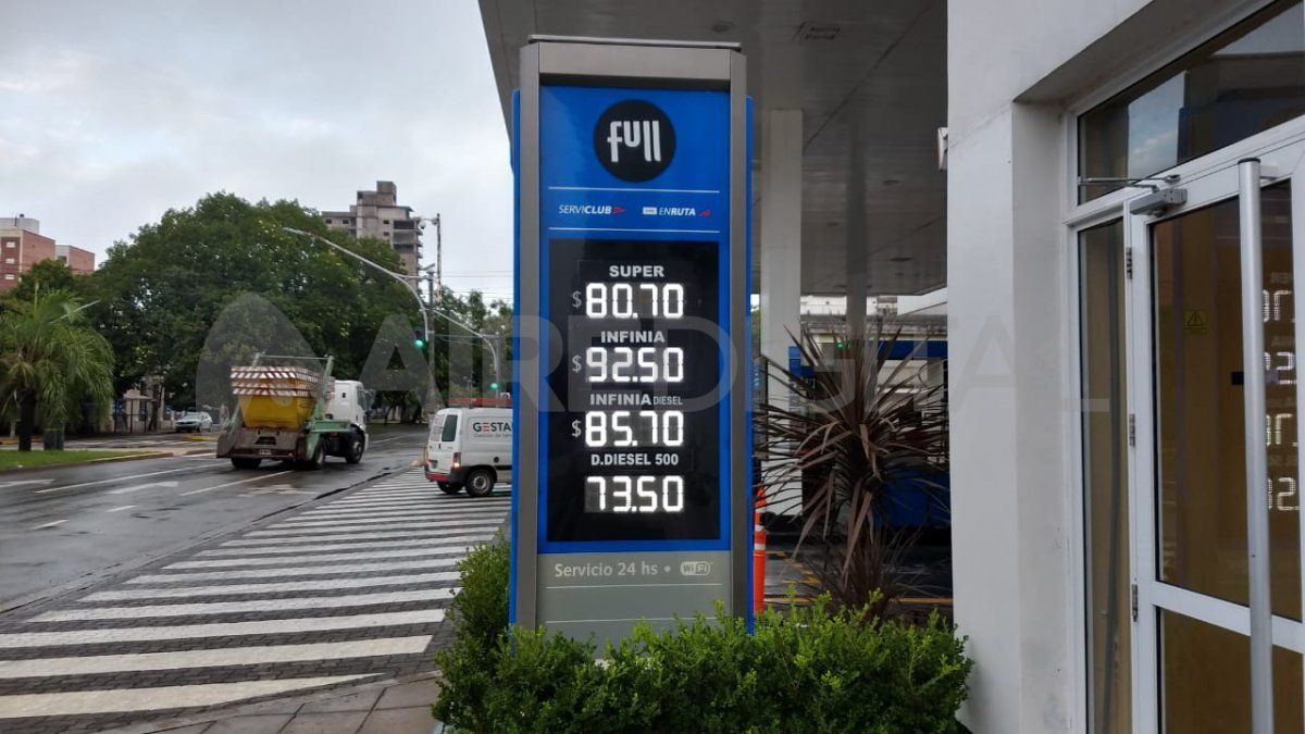 El aumento en el precio de la nafta de este lunes se vio registrado en los surtidores de Santa Fe.