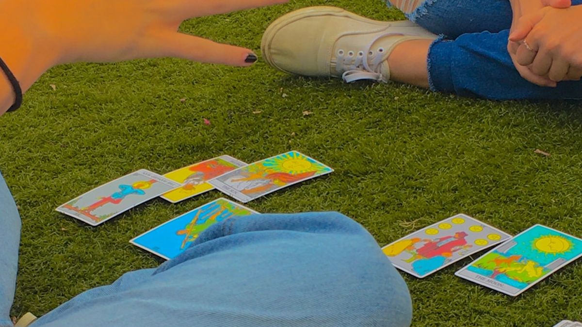 Una carta nueva del tarot para cada signo del zodíaco