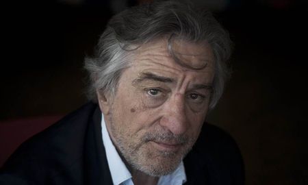 Me tropecé sobre algo y simplemente me caí, el dolor fue muy agudo y ahora tengo que recomponerme, pero son cosas que pasan, especialmente al envejecer, aunque sea manejable, señaló el veterano actor de 77 años, si bien la gravedad de la lesión aún se desconoce. Me tropecé sobre algo y simplemente me caí, el dolor fue muy agudo y ahora tengo que recomponerme, pero son cosas que pasan, especialmente al envejecer, aunque sea manejable, señaló el veterano actor de 77 años, si bien la gravedad de la lesión aún se desconoce.