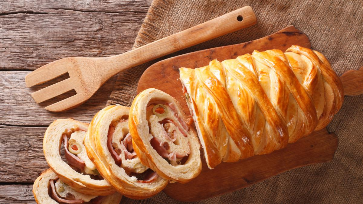 Cómo hacer pan relleno de jamón y queso al horno: una receta riquísima y fácil de hacer