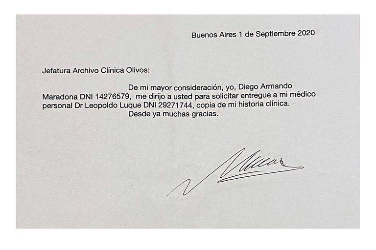 El documento con el que Maradona autoriza, supuestamente, a Luque a recibir su historial clínico.