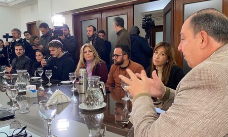 Luego de las elecciones en Santa Fe, el intendente Juan Pablo Poletti recibió a los concejales electos. Luego de las elecciones en Santa Fe, el intendente Juan Pablo Poletti recibió a los concejales electos.