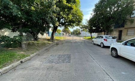 Entradera en el barrio Guadalupe Este de Santa Fe: una mujer de 80 años y su hijo fueron las víctimas Entradera en el barrio Guadalupe Este de Santa Fe: una mujer de 80 años y su hijo fueron las víctimas