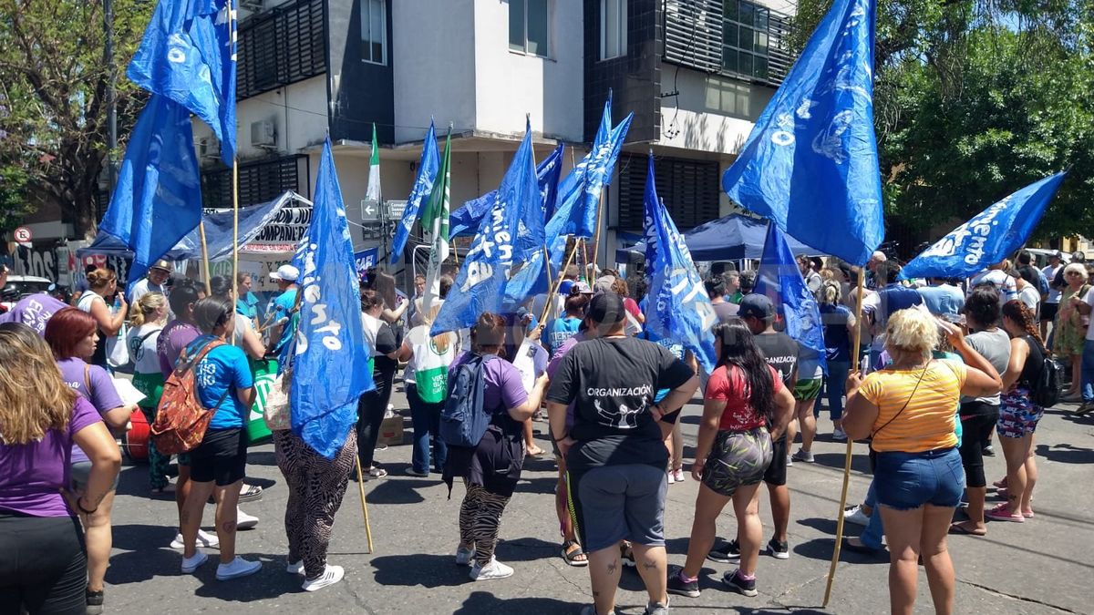Frente al edificio de la Fiscalía