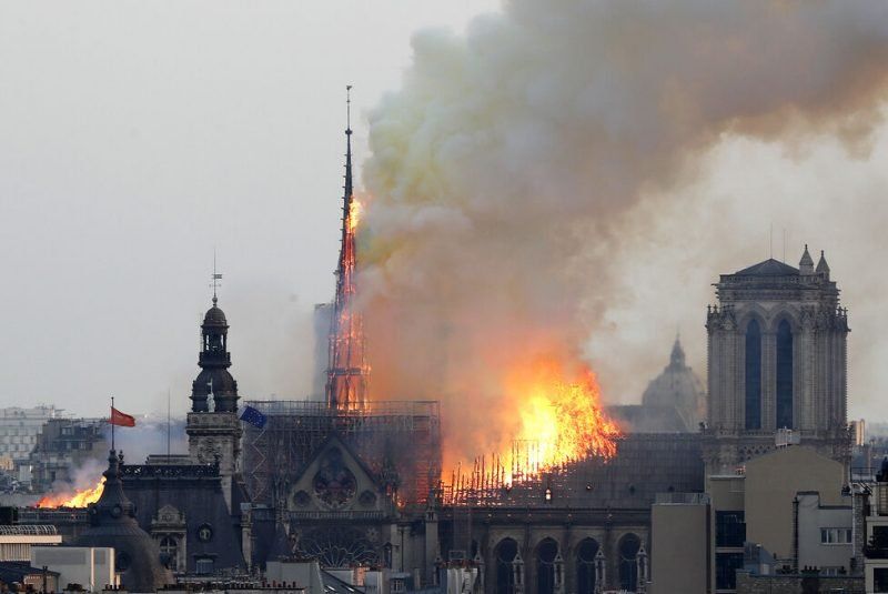 Notre Dame: las principales imágenes de un incendio que conmueve al mundo