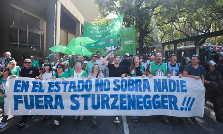 ATE curzó a Manuel Adorni. ATE curzó a Manuel Adorni.