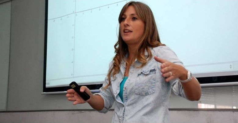 Una santafesina ideó un libro para enseñar matemáticas con fútbol