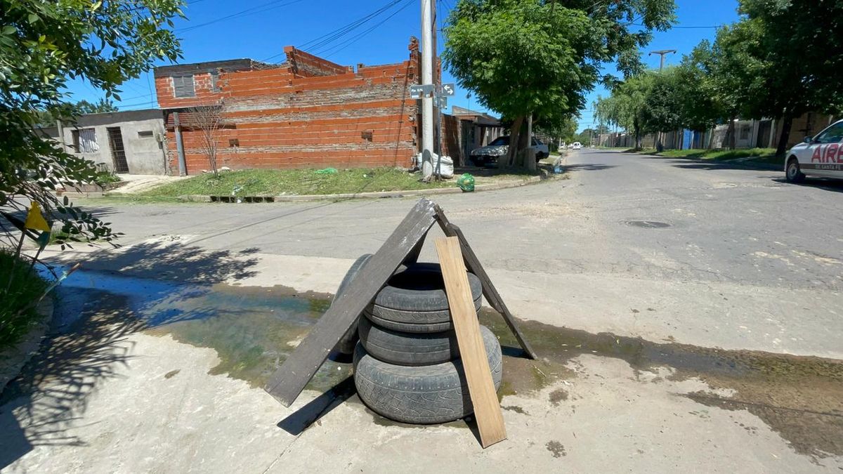 Vecinos de Guadalupe Oeste denuncian desbordes cloacales desde hace meses sin soluciones concretas.