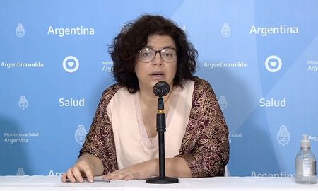 La secretaria de Acceso a la Salud de la Nación, Carla Vizzotti, encabezó la conferencia de este domingo.