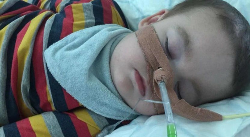 Ordenaron desconectar a un nene enfermo aunque los papás se opongan