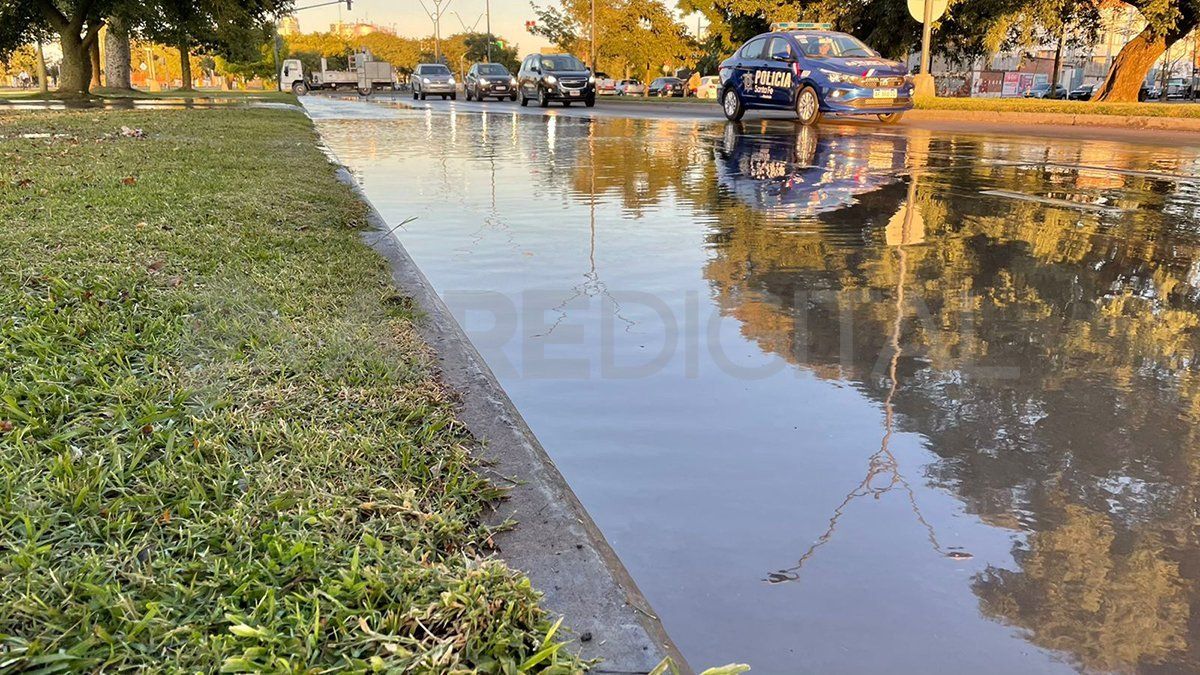 El caño se habría roto en la madrugada del viernes.