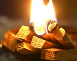 La madera de palo santo es una gran aliada para la limpieza energética de los hogares. La madera de palo santo es una gran aliada para la limpieza energética de los hogares.