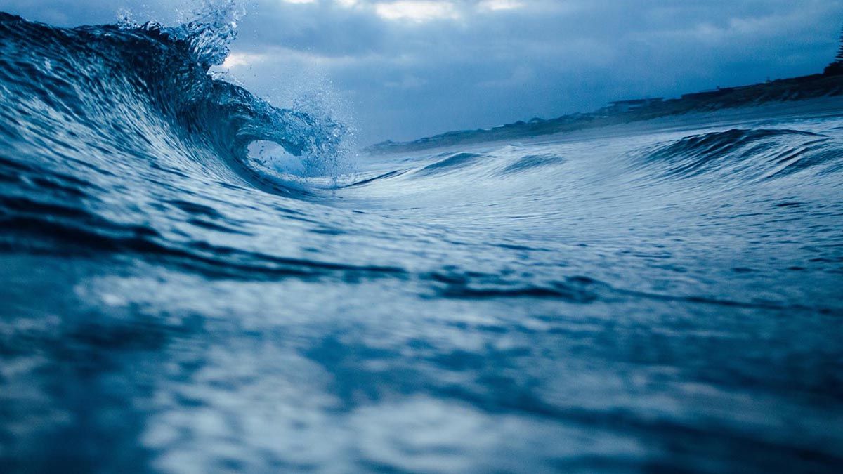 Las consecuencias son que las comunidades costeras de todo el mundo están experimentando inundaciones durante las mareas altas.