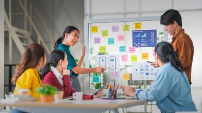 Las tres mejores carreras para reconvertirte profesionalmente en 2025 según la IA