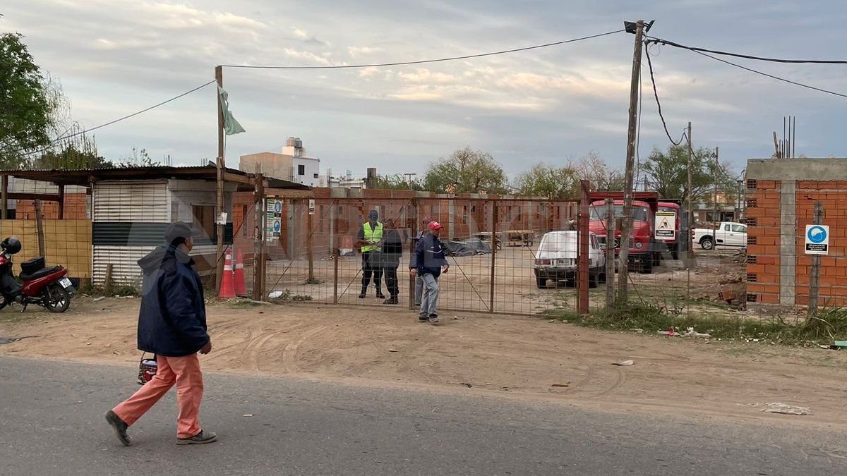 Son 73 los obreros despedidos en la obra de viviendas de barrio Roma.