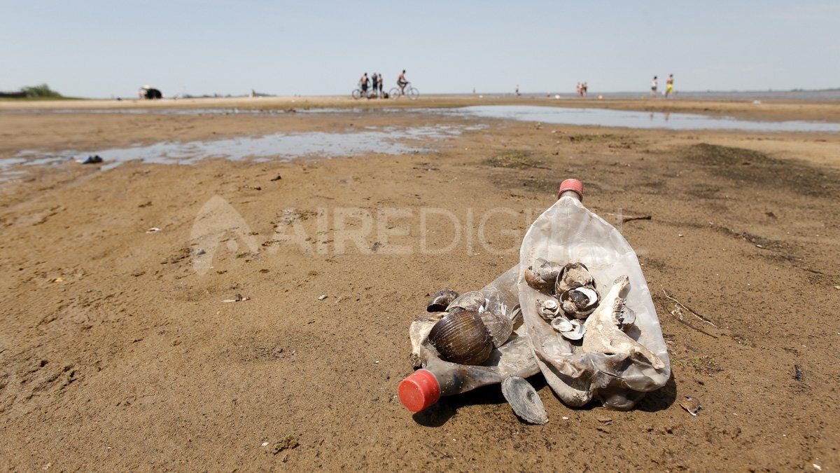Otra temporada con balnearios sucios y desprolijos en Santa Fe