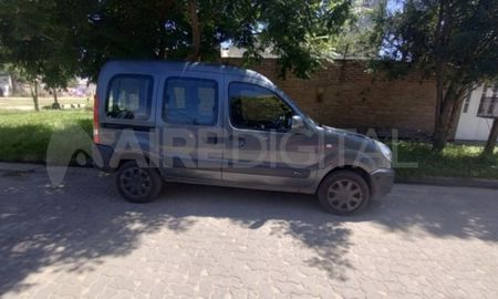 Dejó el vehículo estacionado supuestamente en Aristóbulo del Valle y Castelli, fue a realizar unas compras y cuando volvió ya no estaba más. Dejó el vehículo estacionado supuestamente en Aristóbulo del Valle y Castelli, fue a realizar unas compras y cuando volvió ya no estaba más.