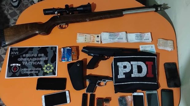 La Policía de Santa Fe realizó ocho allanamientos por un violento robo en patota y&nbsp;secuestró armas y teléfonos.