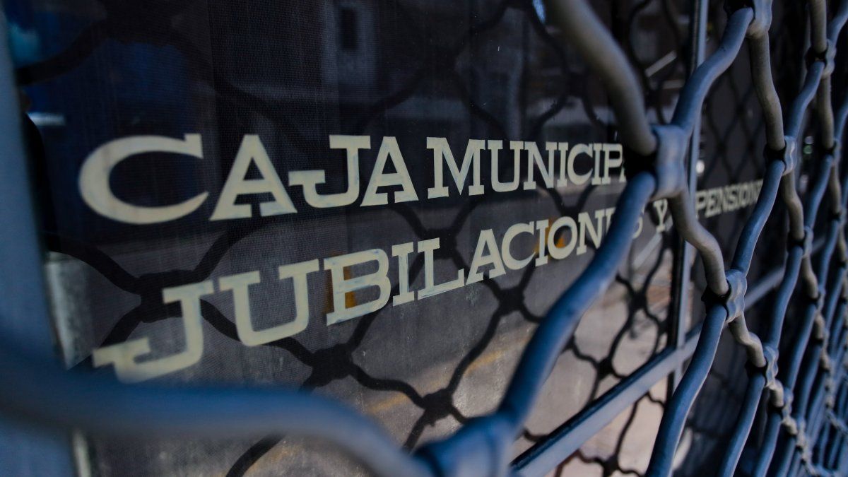 La Caja Municipal de Jubilaciones y Pensiones paga mensualmente más de 4.300 jubilaciones y pensiones de antiguos empleados de la Municipalidad de Santa Fe y de otros 51 municipios y comunas del centro norte santafesino.