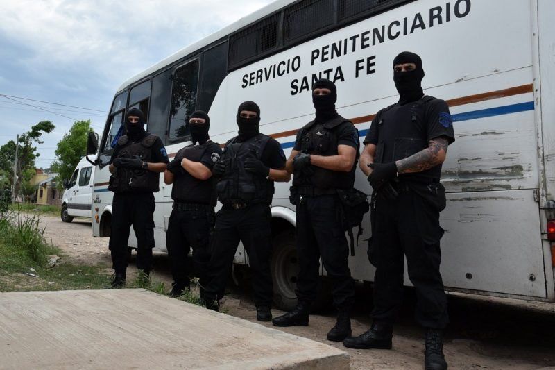 Imputaron a cuatro agentes penitenciarios por la fuga de presos en la autopista