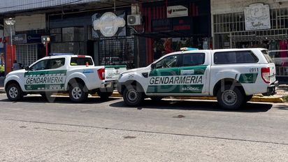 Santa Fe: allanaron dos locales de ropa por venta de camisetas truchas de Unión y Colón