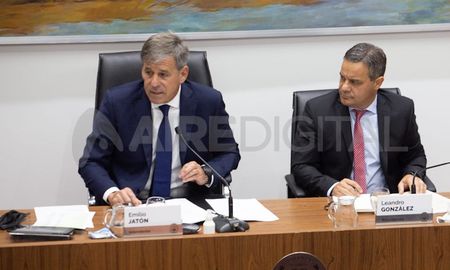 El intendente de la ciudad de Santa Fe, Emilo Jatón realizó importantes anuncios en el marco de apertura de sesiones en el Concejo. El intendente de la ciudad de Santa Fe, Emilo Jatón realizó importantes anuncios en el marco de apertura de sesiones en el Concejo.